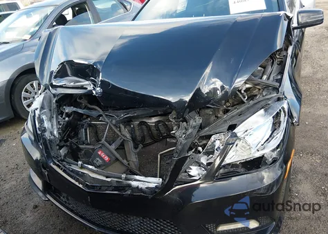 2011 Mercedes-Benz E 350 z USA, uszkodzony, nr VIN WDDHF5GB9BA422146